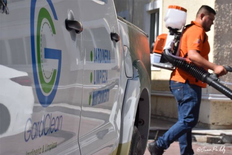 COMPROMETIDOS CON EL MEDIO AMBIENTE